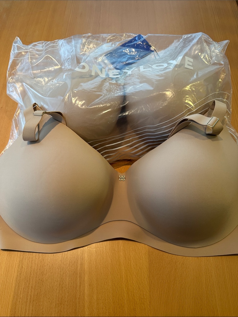 NWT 2 HONEYLOVE CLOUD EMBRACE WIRELESS SAND BRA 42E DD